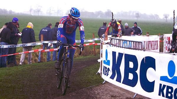 Nick Weighall (Alan Factory) racing in the rain and mud a tLoenhut