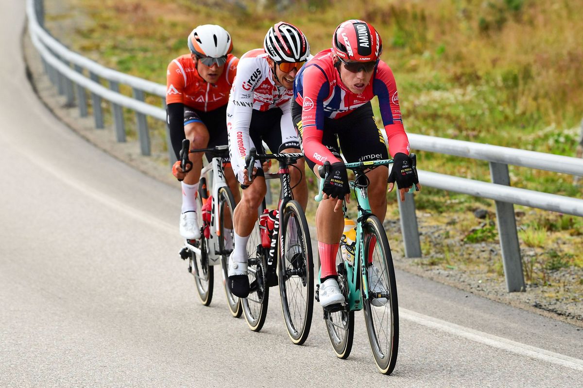 The breakaway led by Amund Gr&oslash;ndahl Jansen (Jumbo-Visma)