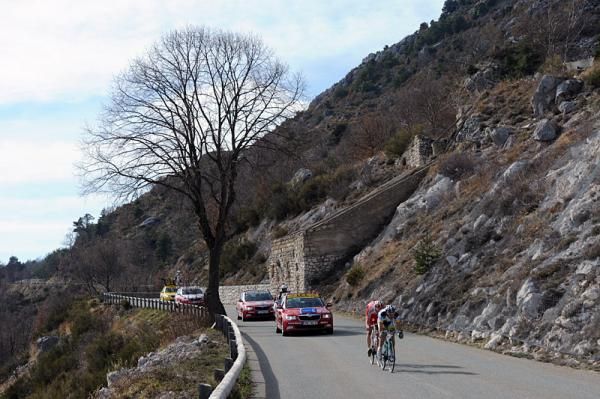 Thomas De Gendt (Vacansoleil-DCM) and Rein Taaramae (Cofidis) on the attack.