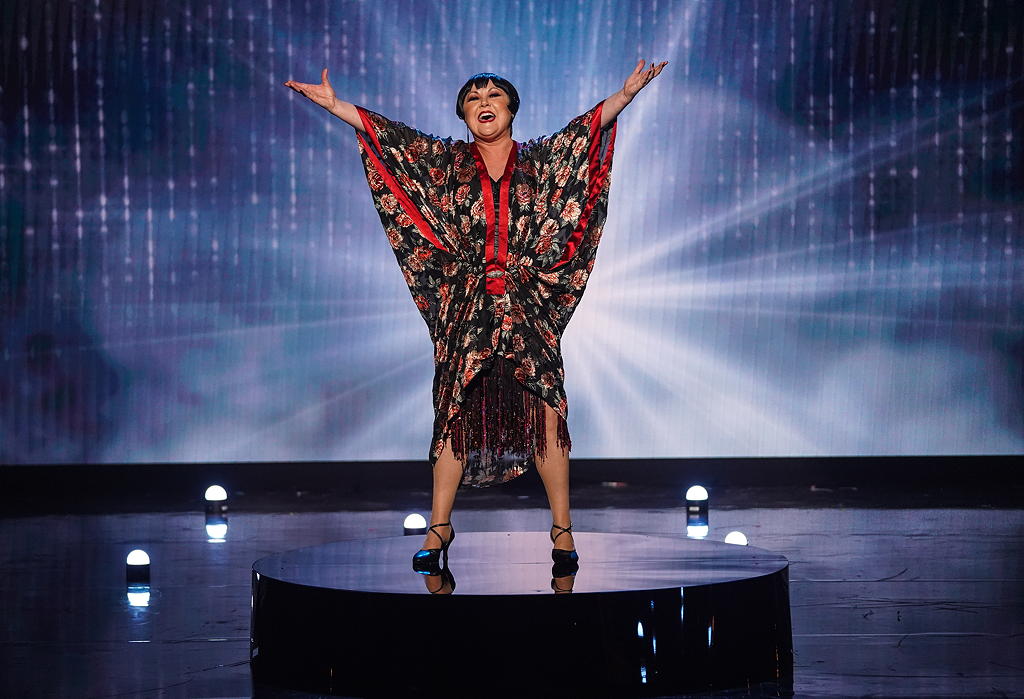 TV tonight Corrie’s Lisa George performs a Cabaret number.