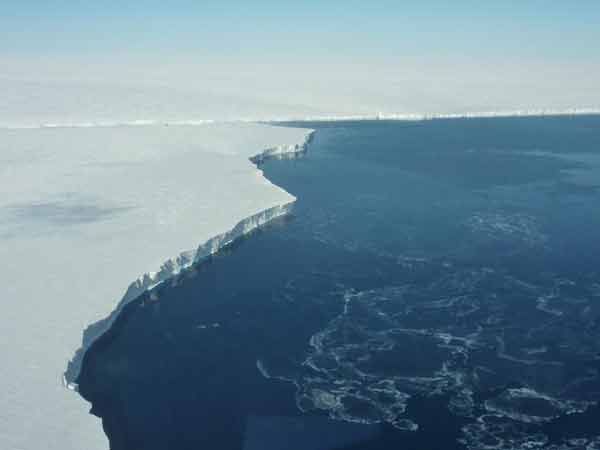 getz-ice-shelf-101130-02