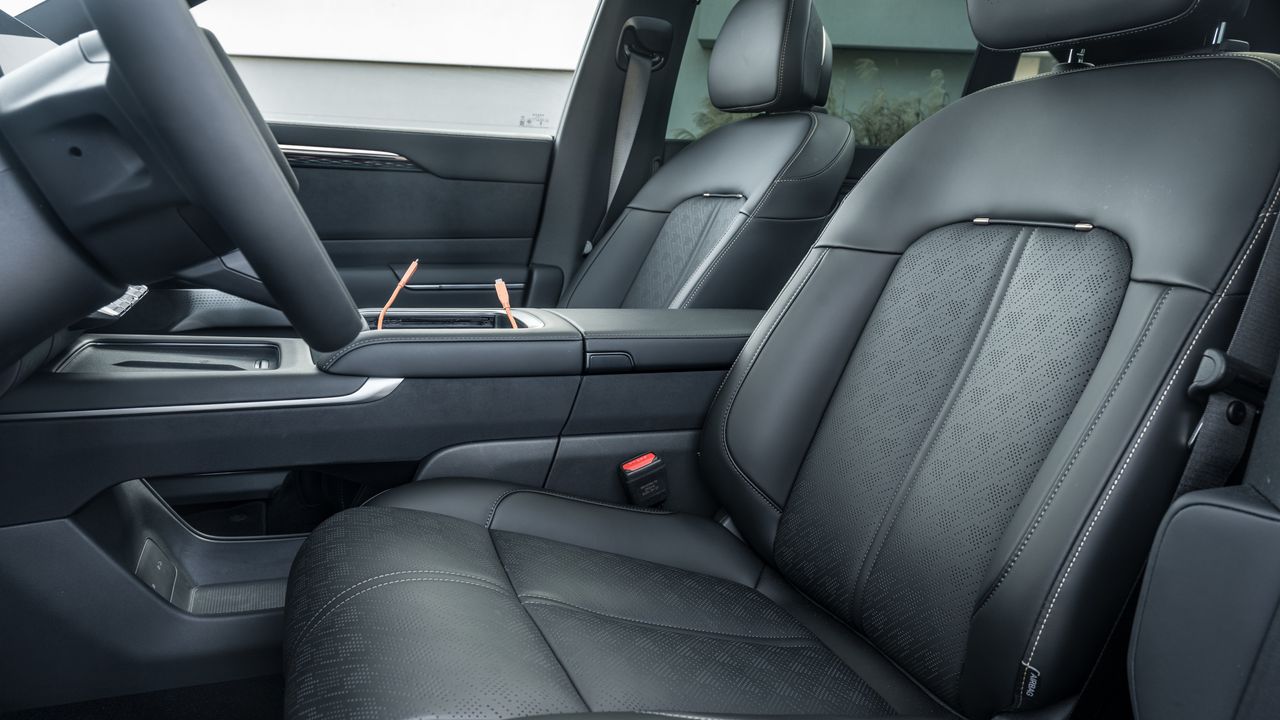 Zeekr 7X SUV interior