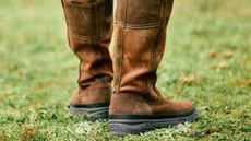 Man wearing Ariat country boots