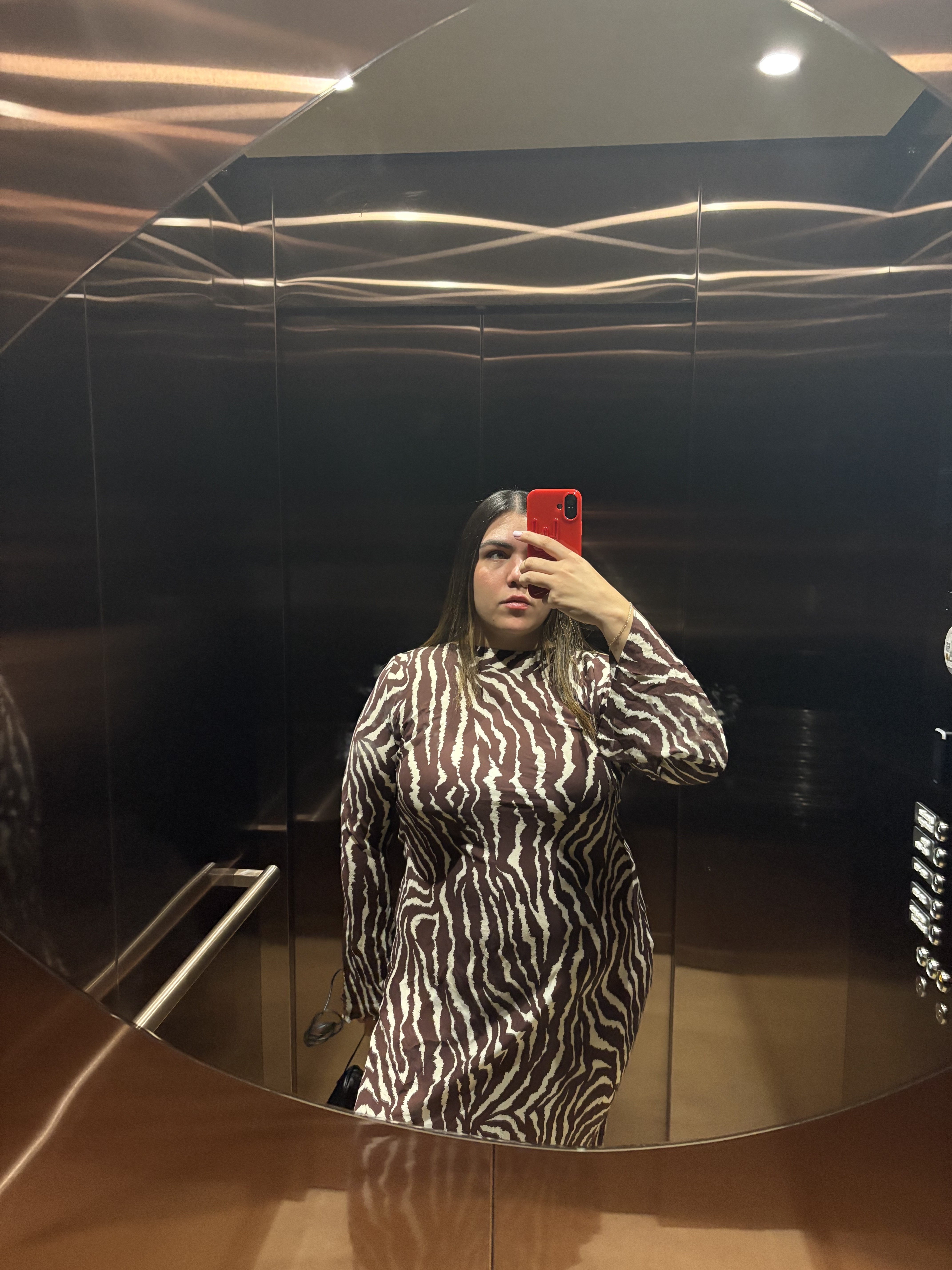 Who What Wear editor Ana Escalante wears plus size basics.