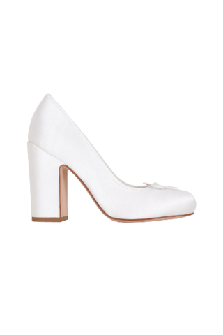 Sandy Liang Pointe Pumps 100 in Pearl Satin