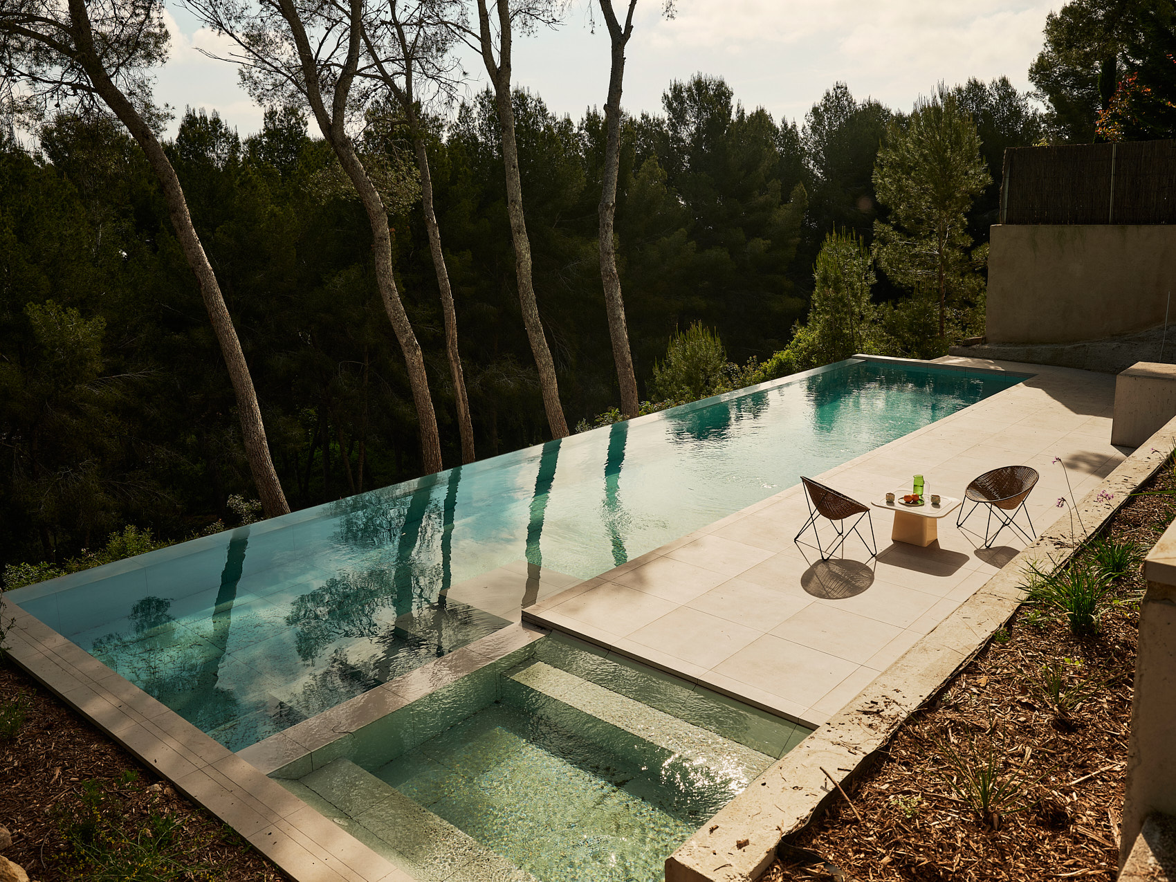 Spanish house Cala Tamarit, textured house among nature