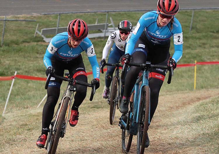 The Pivot-Maxxis p/b Stans No Tubes riders worked together beautifully, pushing the pace to suit their plan