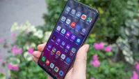 LG V40 ThinQ @ Rs 49,990 (discount of Rs 10,010)