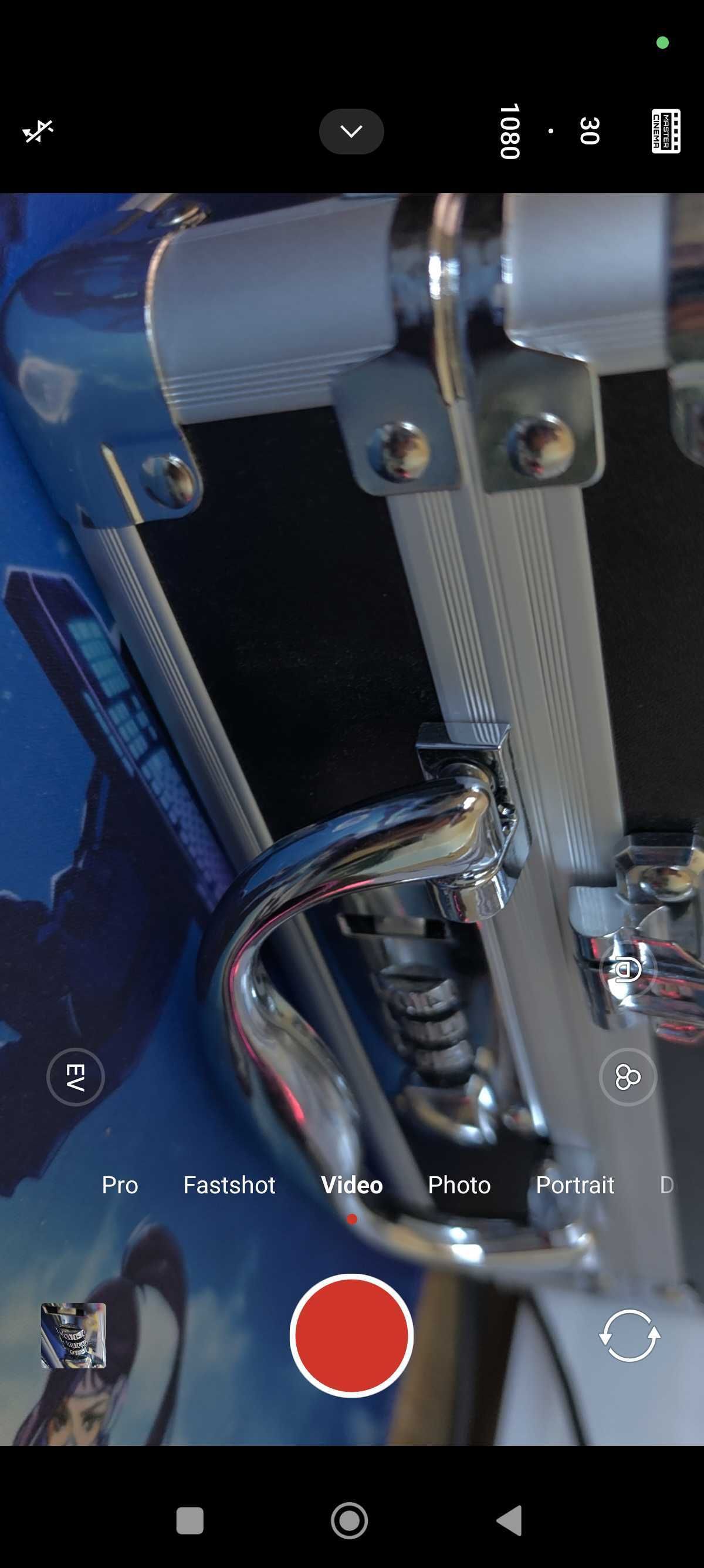 A liquid silver Xiaomi 15 on a detailed blue background