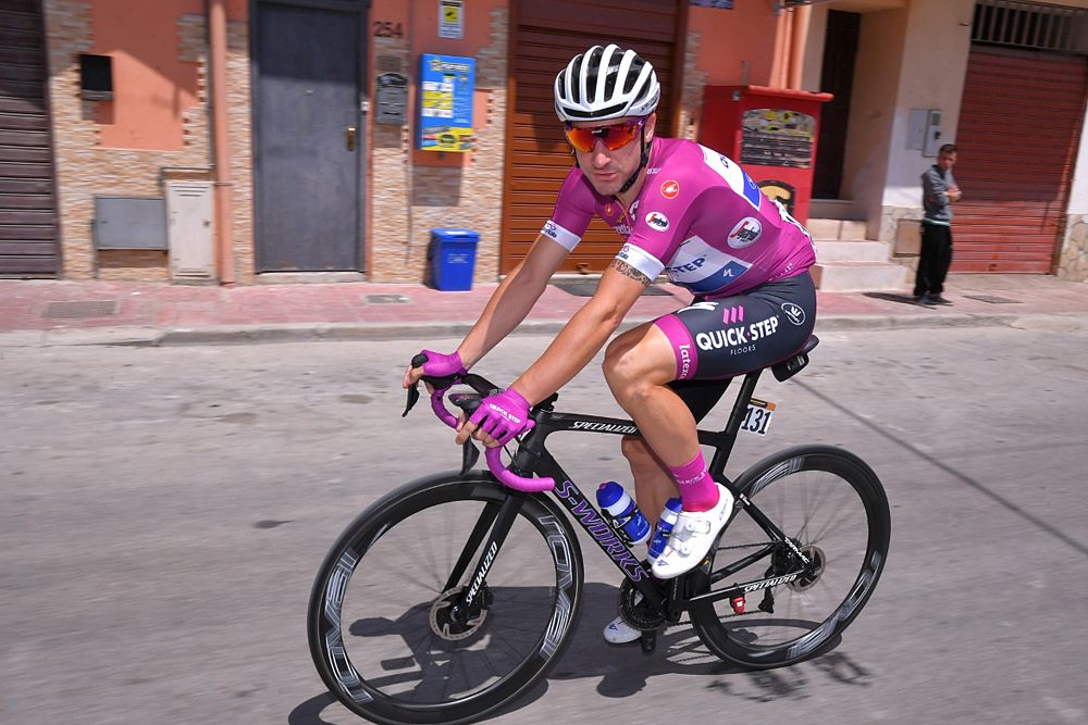 Elia Viviani (Quick-Step Floors) wears the points jersey ahead of stage 5 at the Giro d'Italia