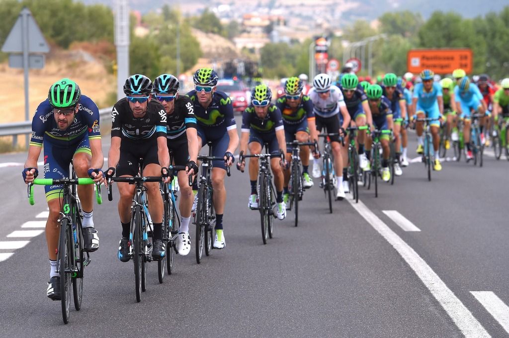 The peloton chasing the Contador and Quintana group during stage 15
