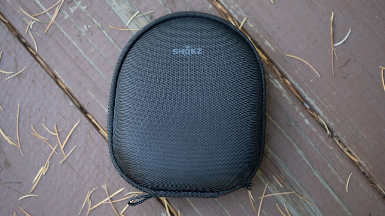 Shokz OpenRun Pro detail showing closed case