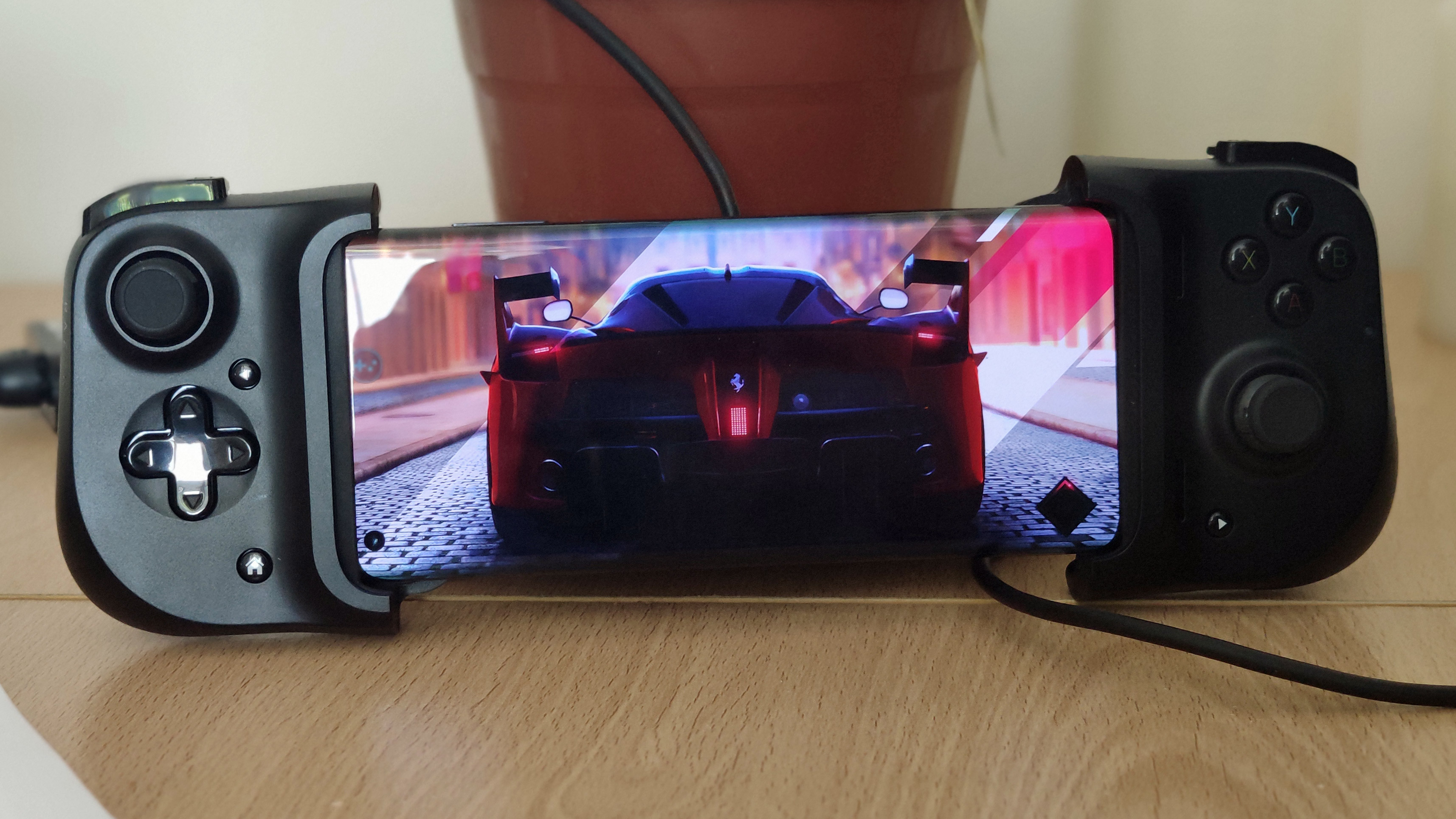Razer's Kishi Smartphone Gaming Controller Helped Me Take a Break from My  Gaming Console