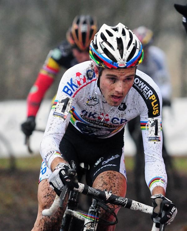 Niels Albert being marked by Sven Nys.