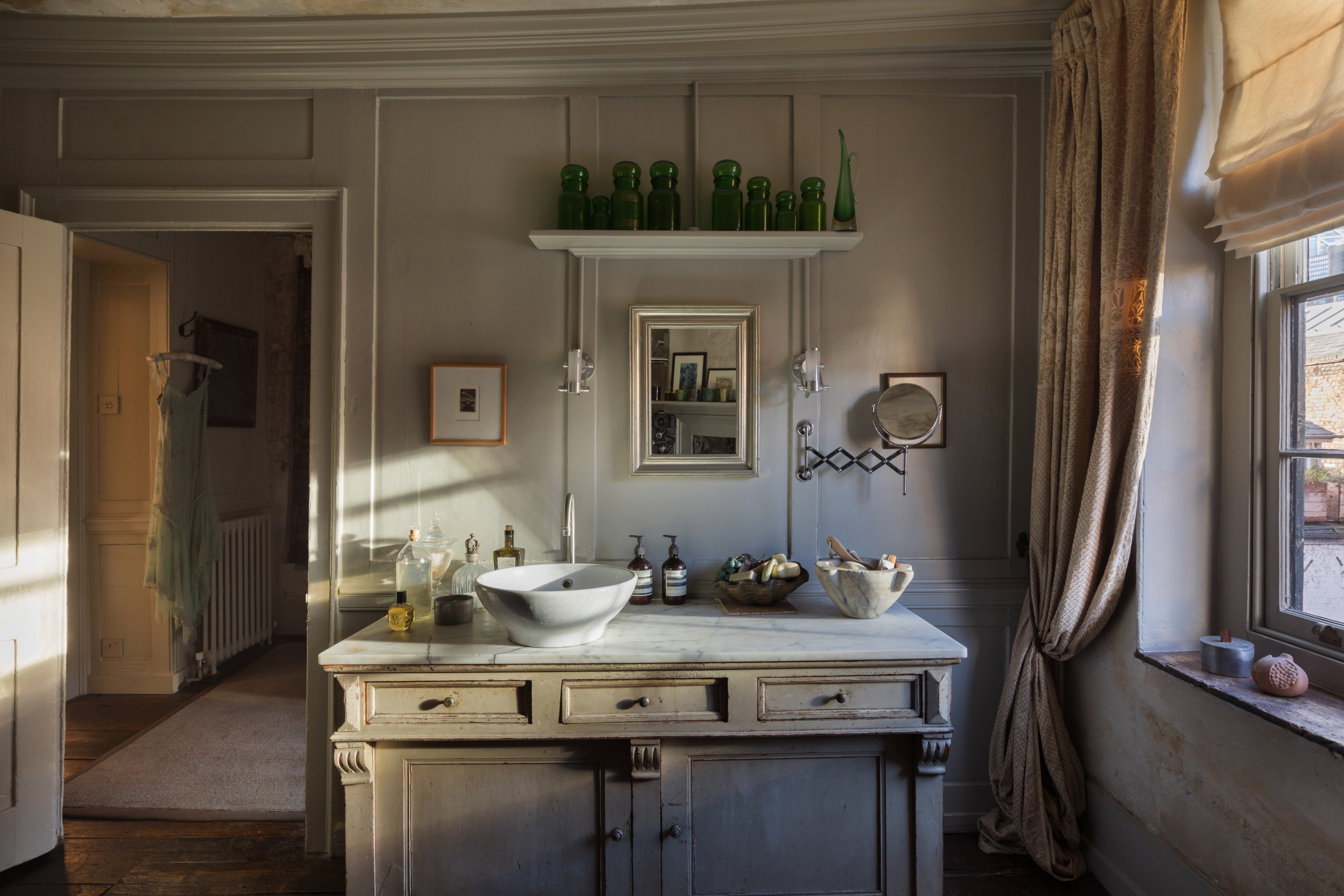 The principal bathroom at Wilkes Street