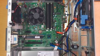 The inside of a SFF Optiplex. Note the odd-shaped PSU, and tight positioning of the PCIe slot. Image: Pascal Volk
