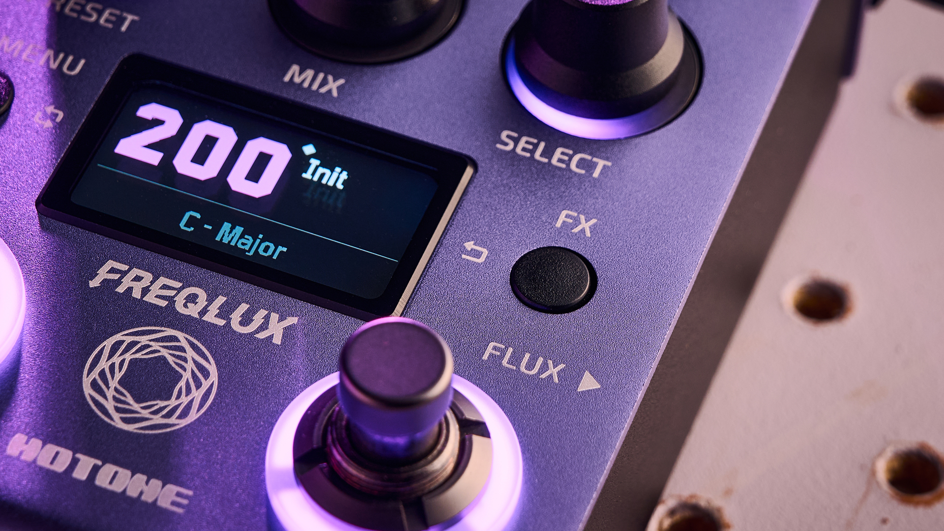 Hotone Freqlux Tri-Pitch pedal review
