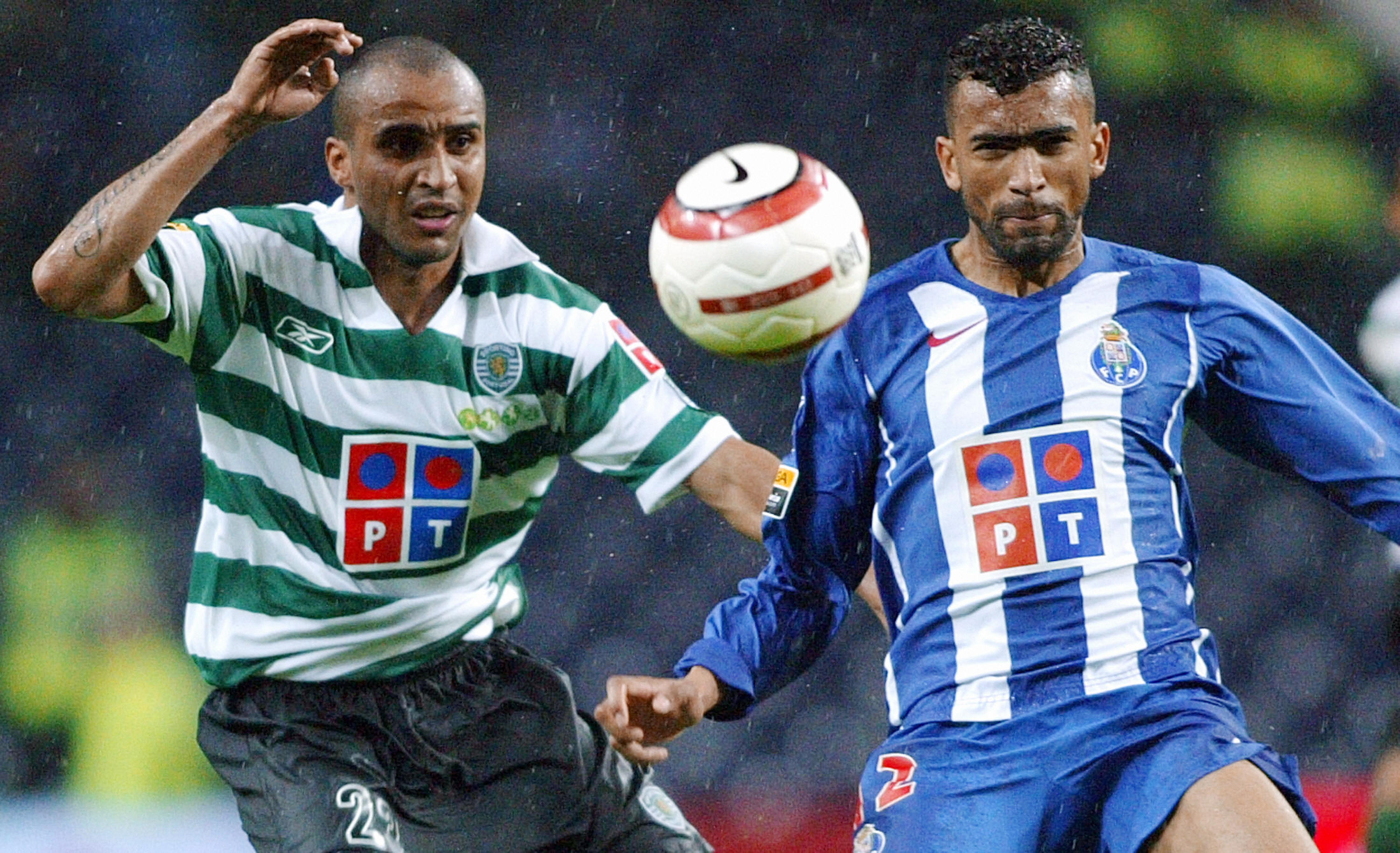 Porto in action against Sporting CP in March 2006.