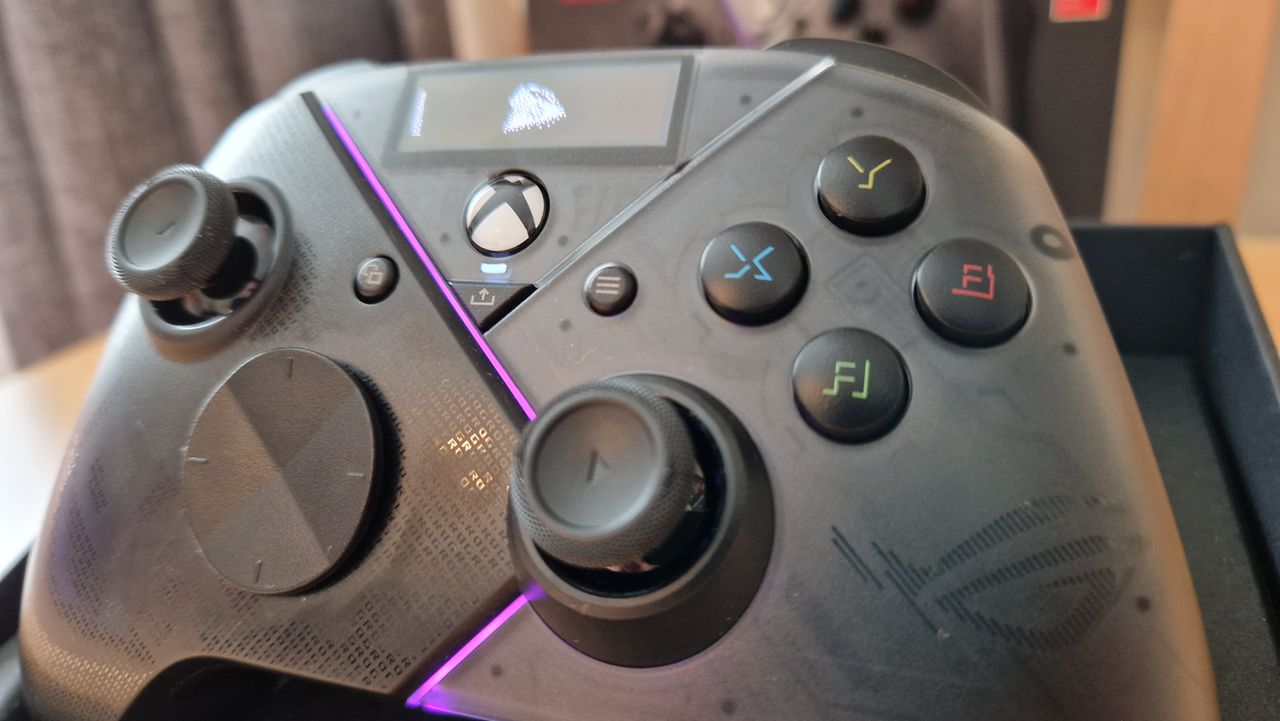 Asus ROG Raikiri Pro's facial components up close