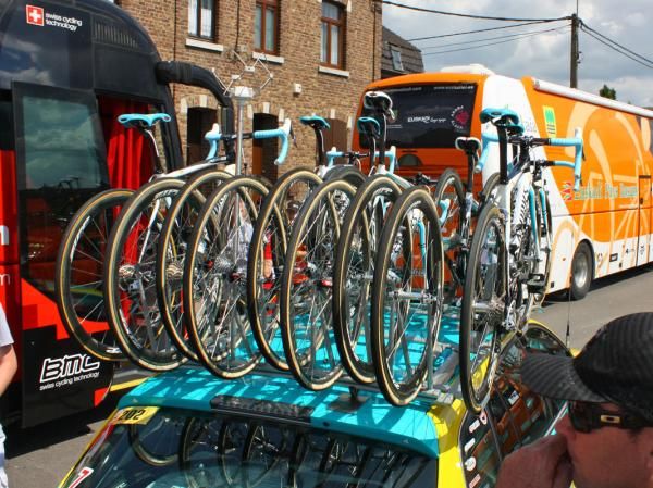Astana team cars were stocked with an army of Zipp 303 carbon tubulars, spare bikes, plus some alloy box-section wheels.