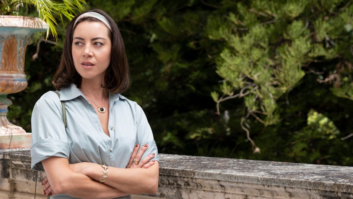 Aubrey Plaza in The White Lotus season 2