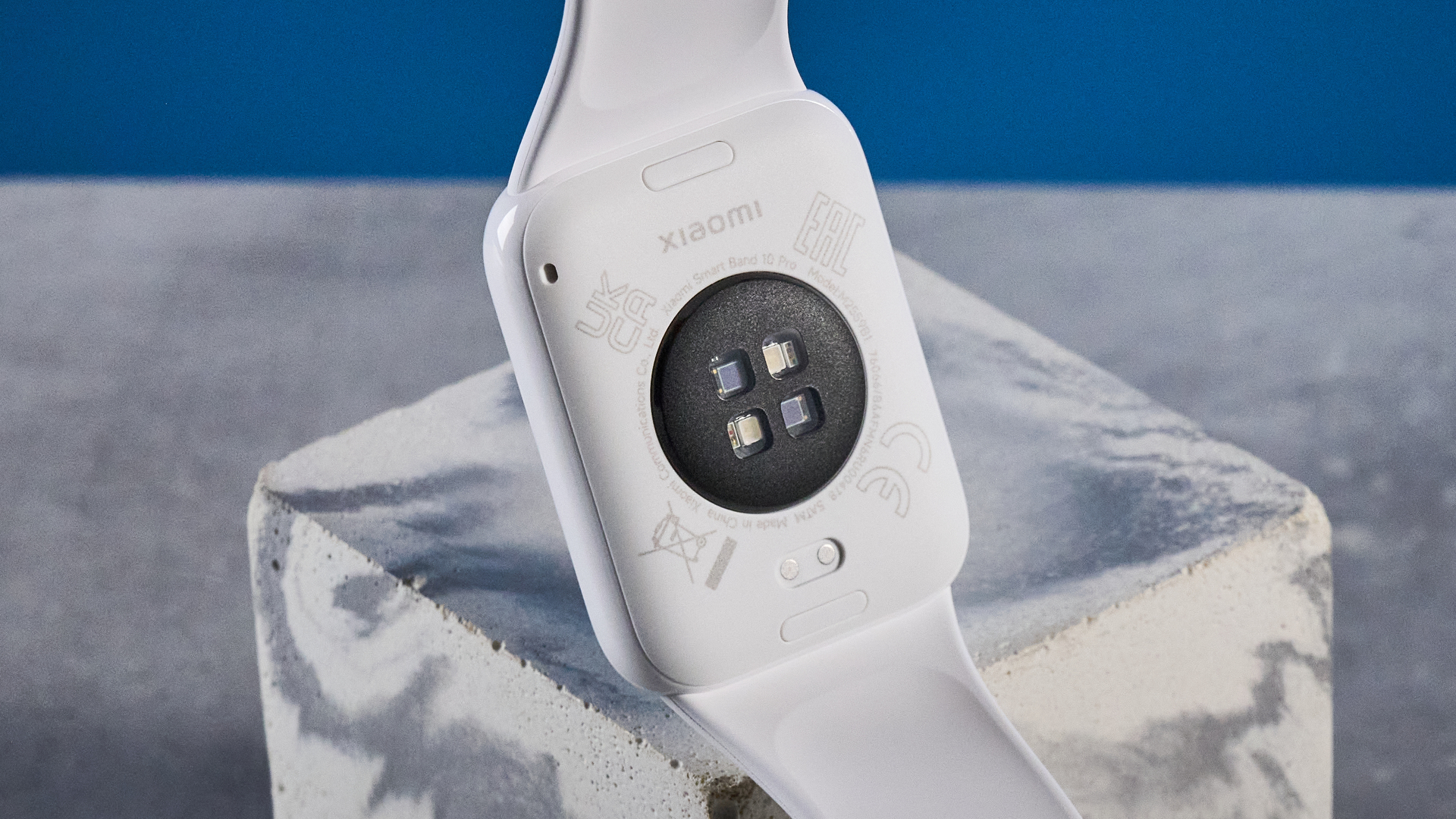 A person wearing a Xiaomi Smart Band 10 Pro