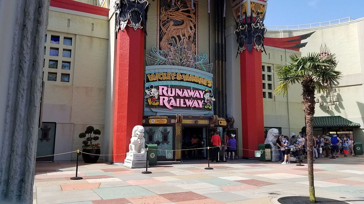 Mickey and Minnie&#039;s Runaway Railway at Disney&#039;s Hollywood Studios