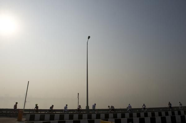 The sun goes down on pro riders in Mumbai