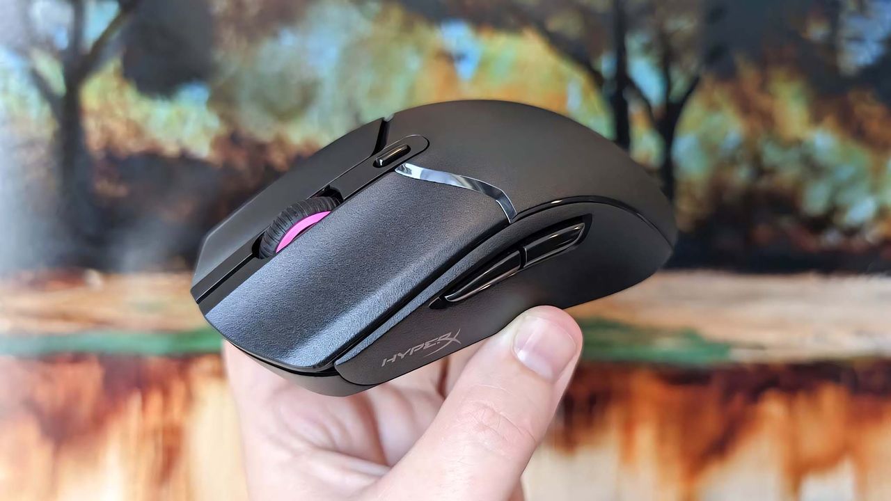 HyperX Pulsefire Haste 2 Wireless front and back buttons.
