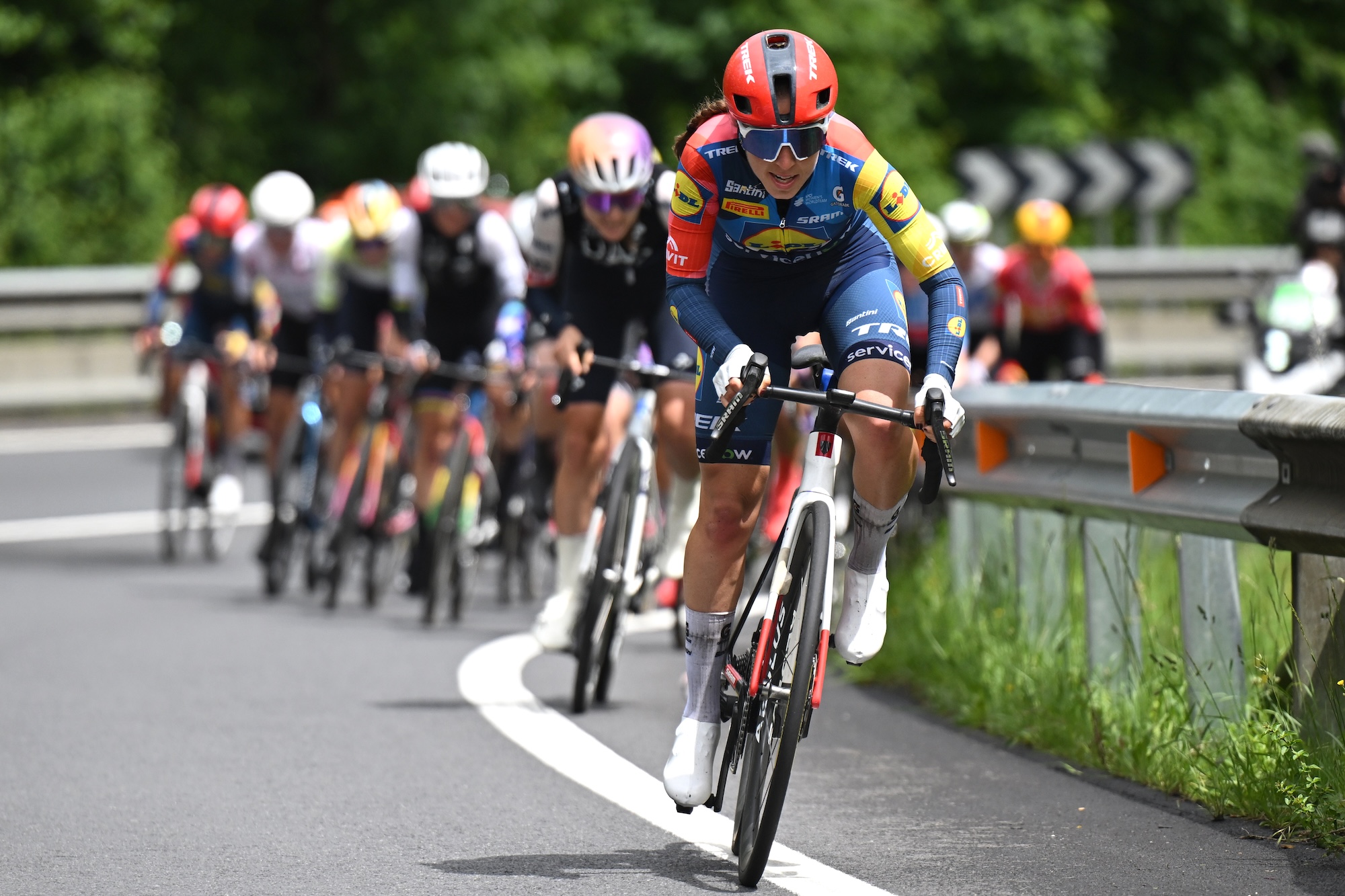 AMOREBIETA-ETXANO, SPAIN - MAY 16: Shirin van Anrooij of Netherlands and Team Lidl - Trek attacks during the 5th Itzulia Women 2026, Stage 2 a 138km stage from Abadino to Amorebieta-Etxano / #UCIWWT / on May 16, 2026 in Amorebieta-Etxano, Spain. (Photo by Szymon Gruchalski/Getty Images)