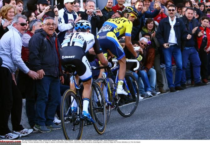 Contador about to give Simon Geschke the flick