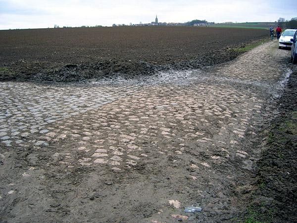 The ancient roads respond well to some tender loving care from les amis des Paris-Roubaix
