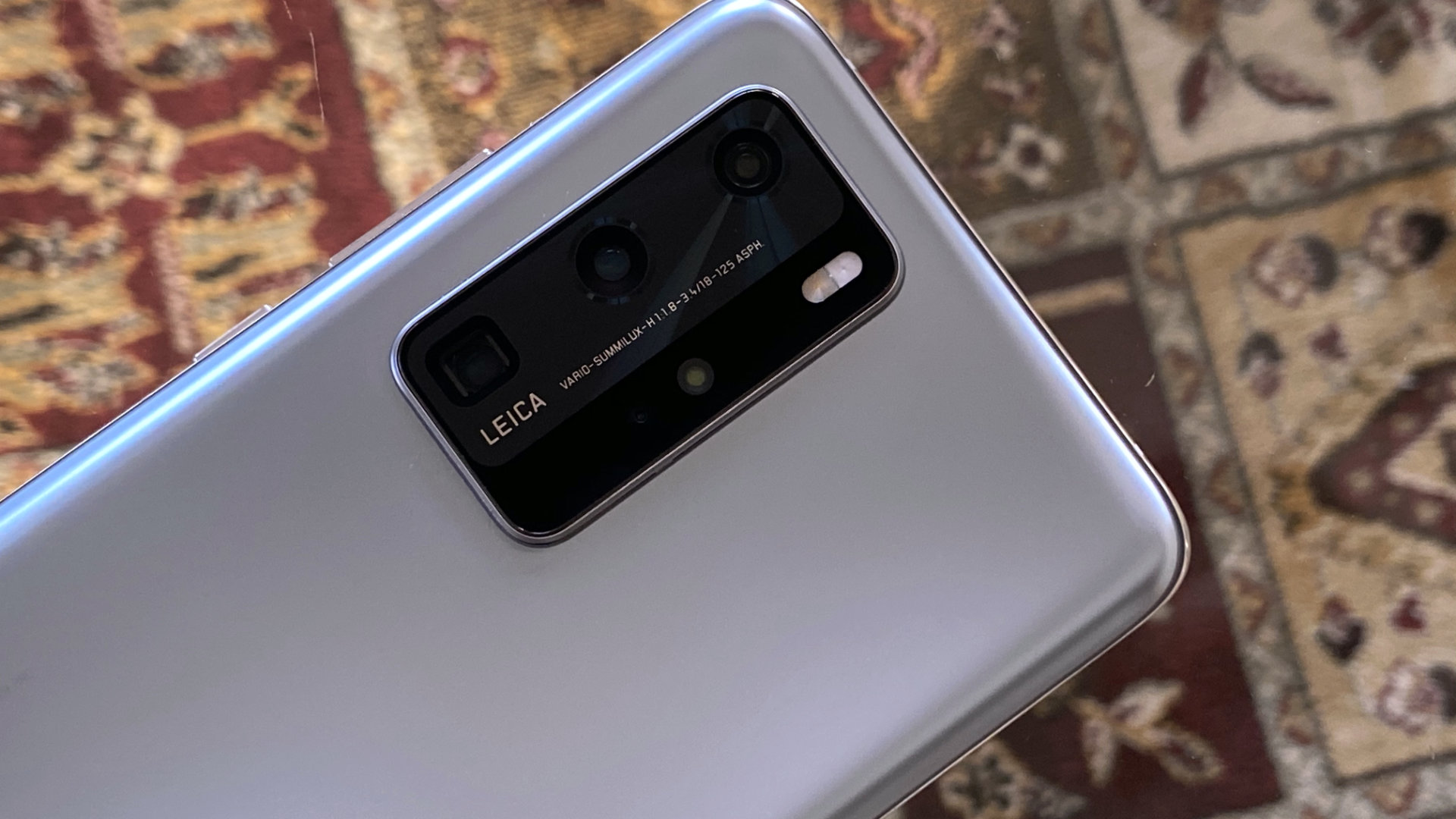 Huawei P40 Pro memiliki kamera quad-lens