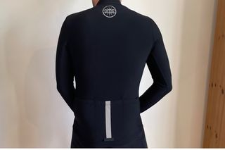 Image shows the back of the Le Col Aqua Zero long sleeve jersey.