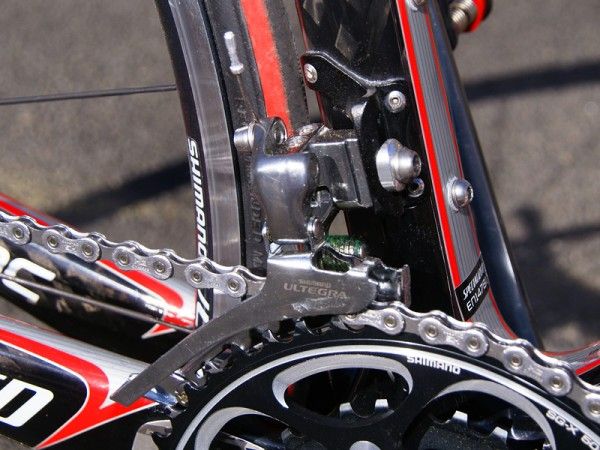 The braze-on front derailleur is clamped to a stoutly affixed mount that squelches unwanted flex for good front shifting.