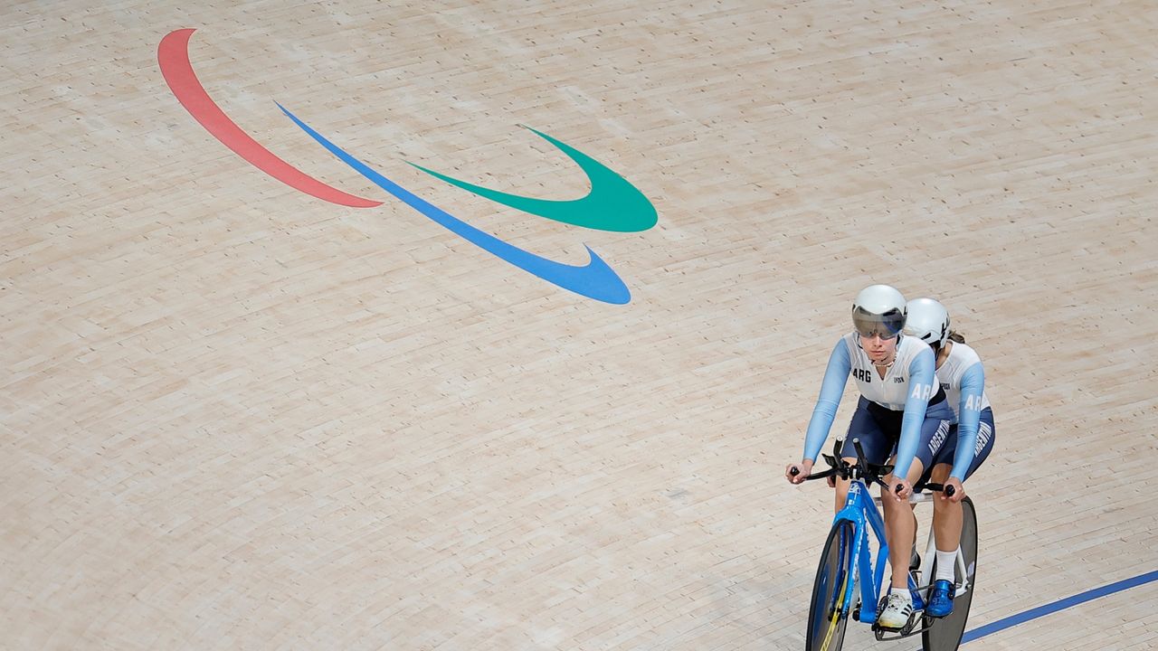 paracyclist on the paralympic track