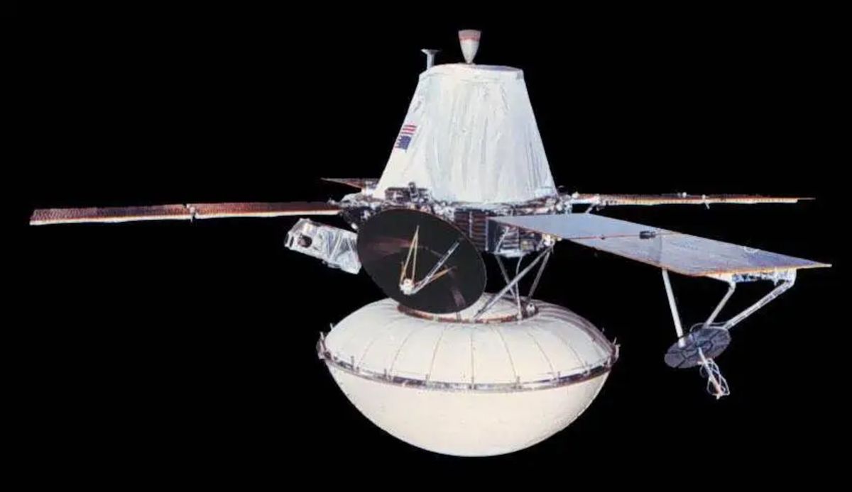 A photo of NASA's Viking 1 Mars orbiter with its Mars lander attached in a landing capsule.