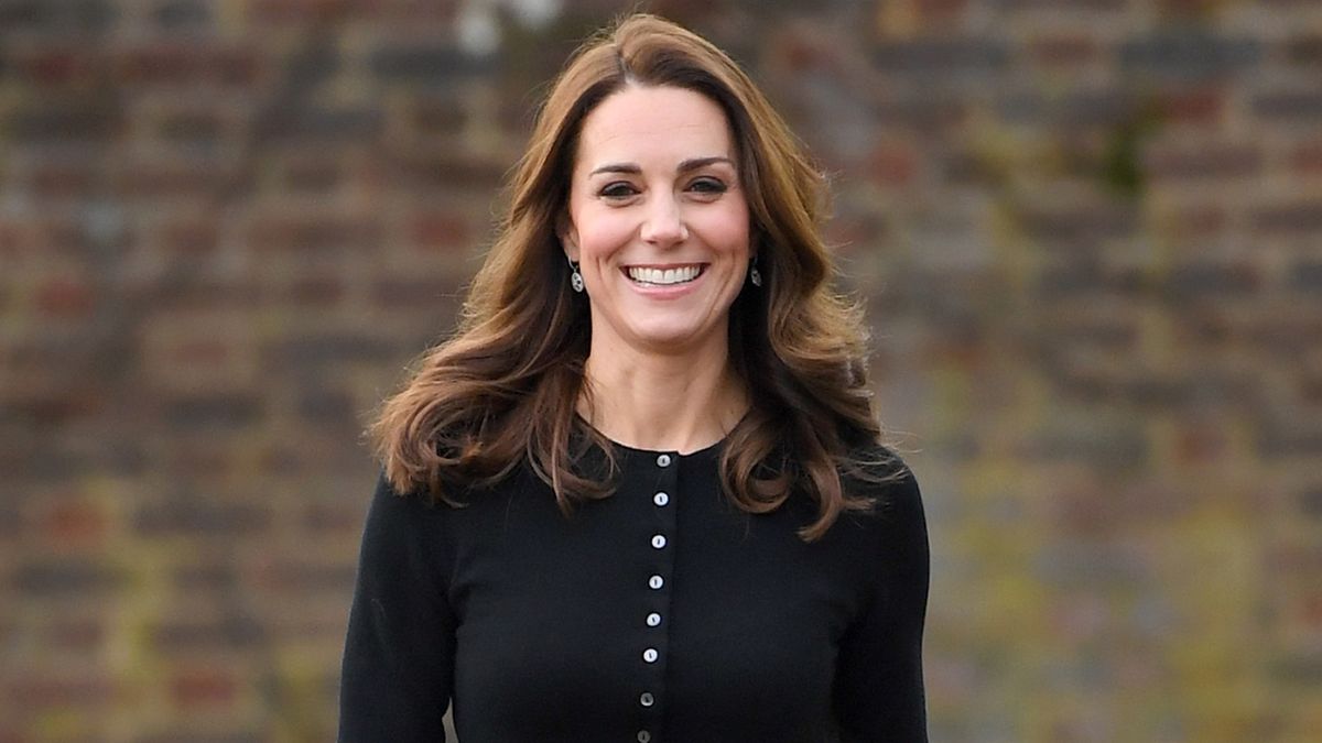 Kate Middleton a répondu à nos questions sur le style chic et décontracté de Noël avec sa jupe tartan et son cardigan noir