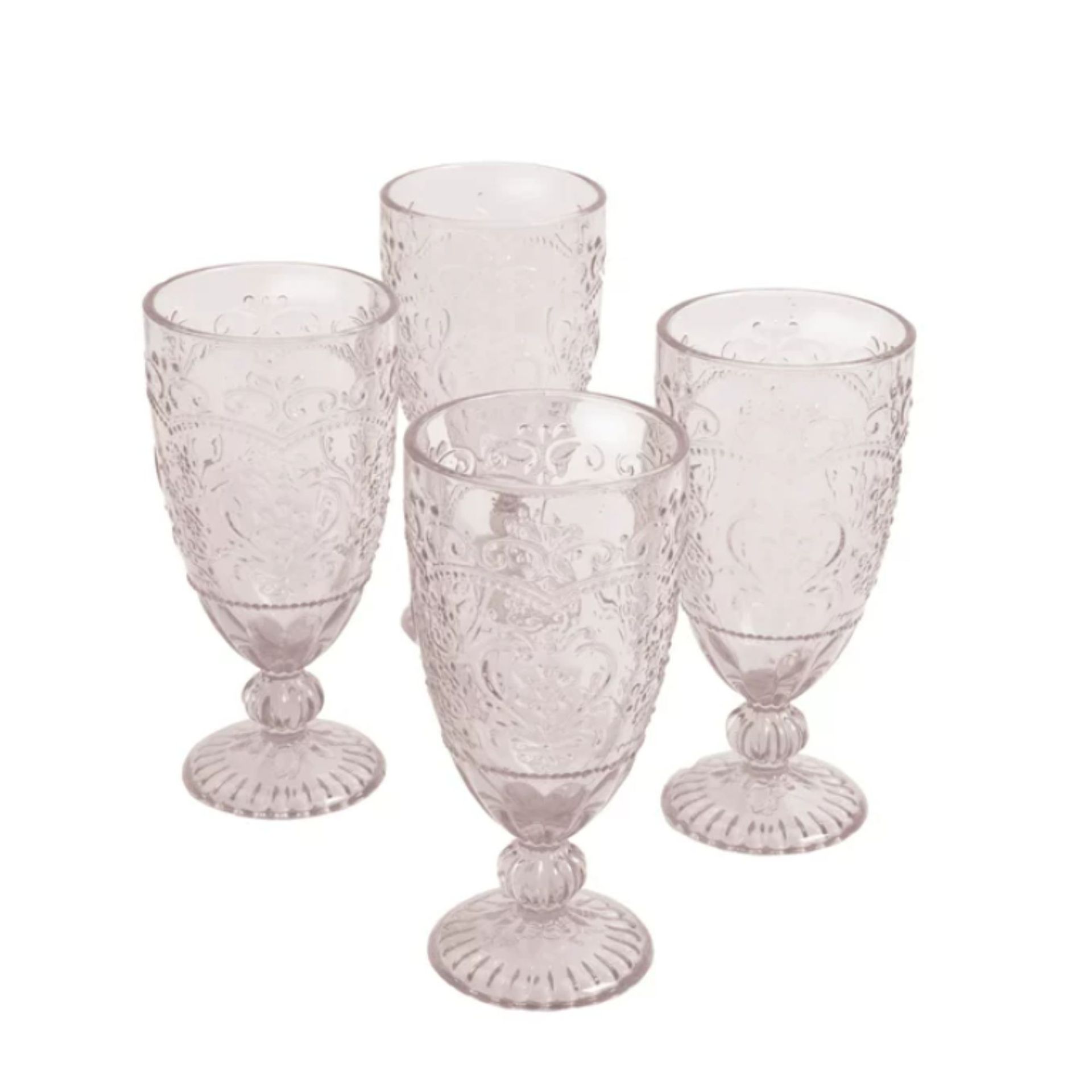 Empat piala merah muda dengan pola timbul