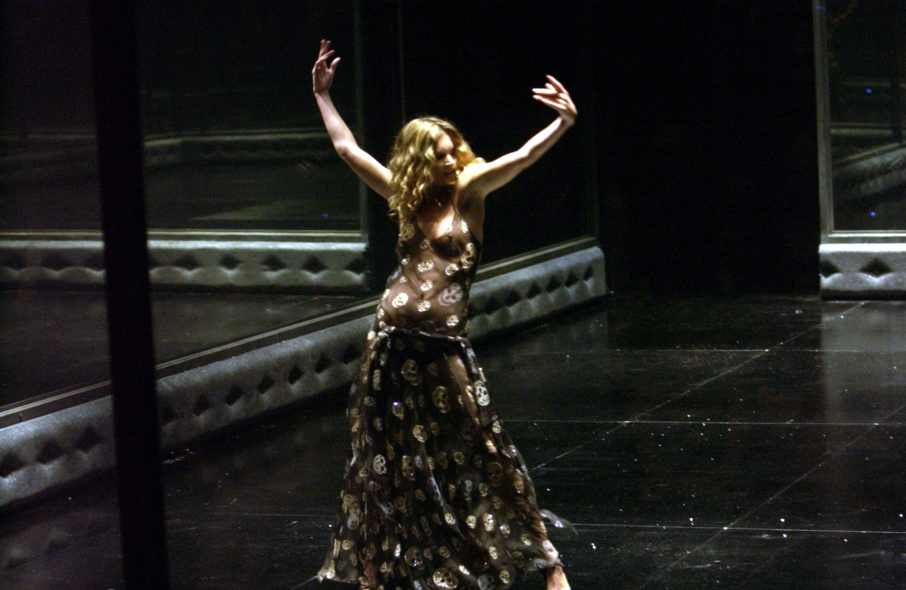 Kate Moss wearing the Alexander McQueen skull dress on a 2004 runway