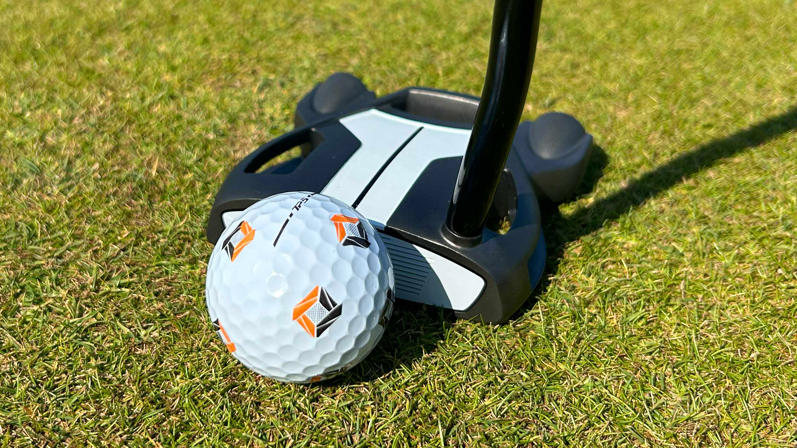 TaylorMade TP5 pix ball and Spider Tour putter