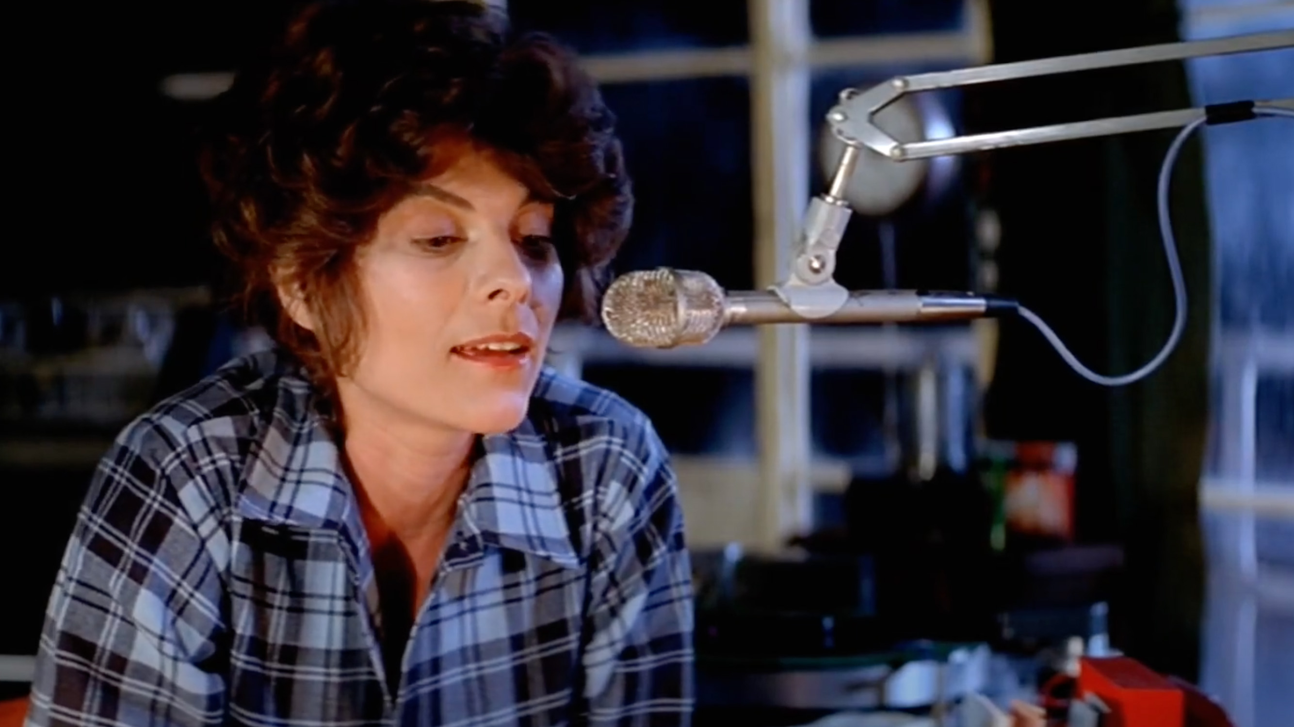 Adrienne Barbeau as Stevie Wayne in The Fog.