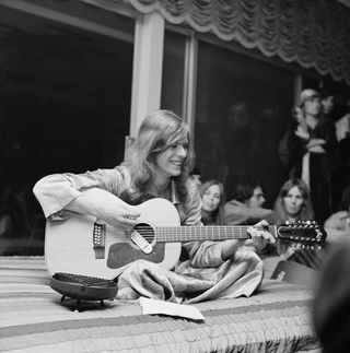 Bowie performs at a party for DJ Rodney Bingenheimer in LA in 1971