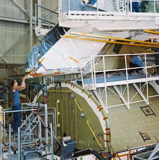 The vertical tail is being installed in the Rockwell Palmdale facility on August 27, 1990.