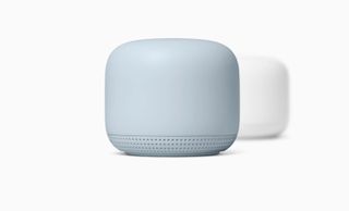 Google Nest Wifi i lyseblå på hvid baggrund