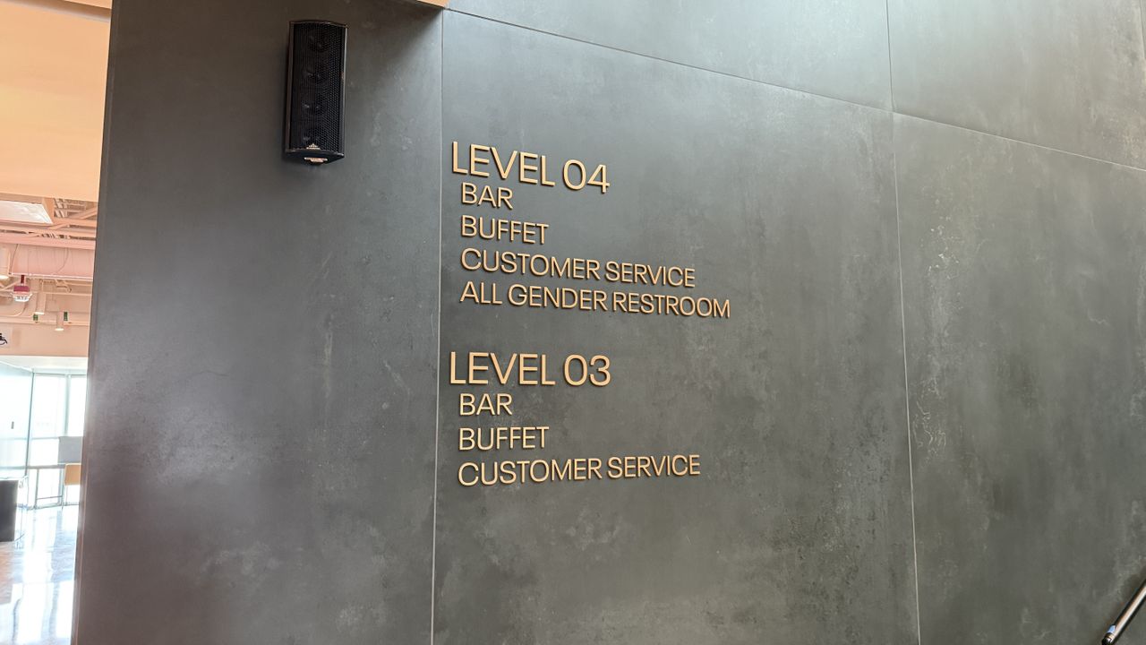 The new United Club at Denver International Airport Terminal B, near Gate 32.