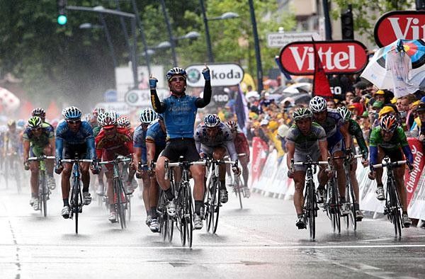 Cavendish takes the win