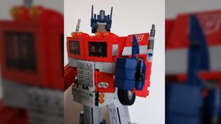 Lego Icons Optimus Prime (10302)_Thumbs up