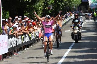 Marianne Vos wins stage 6 at the 2010 Giro d'Italia Donne