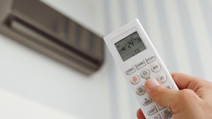 Air conditioning installation and controls